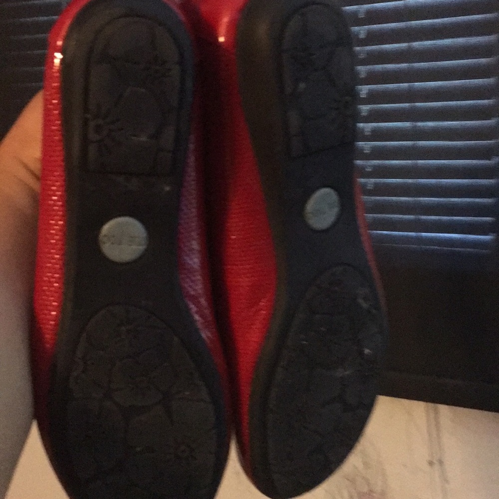 Casual flat red shoe.